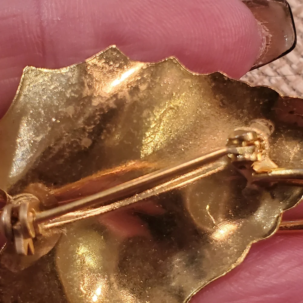 Vintage goldtone leaf brooch w/ carved rose